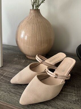 Pointed Toe Kitten Heels in Beige